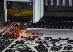 BISNIS DENGAN MESIN LASER CUTTING
